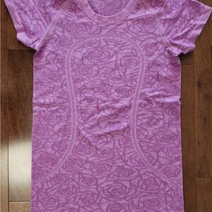 Lululemon women's swiftly short sleeve top in size 10